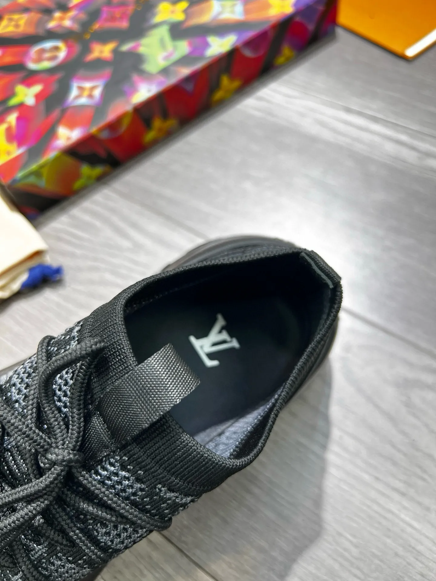 Ex-factory price: 460💰◾️▫️Lv~ Brand new low-cut men’s socks and shoes👟, made of special elastic knitted fabric consistent with the high-end original version, thickened and thickened to ensure multi-season practicality and wrinkle resistance, and will never deform or become loose after repeated stretching! It feels light and comfortable on your feet! Four colors available, Size: 38-45 (45 is custom-made and cannot be returned or exchanged)